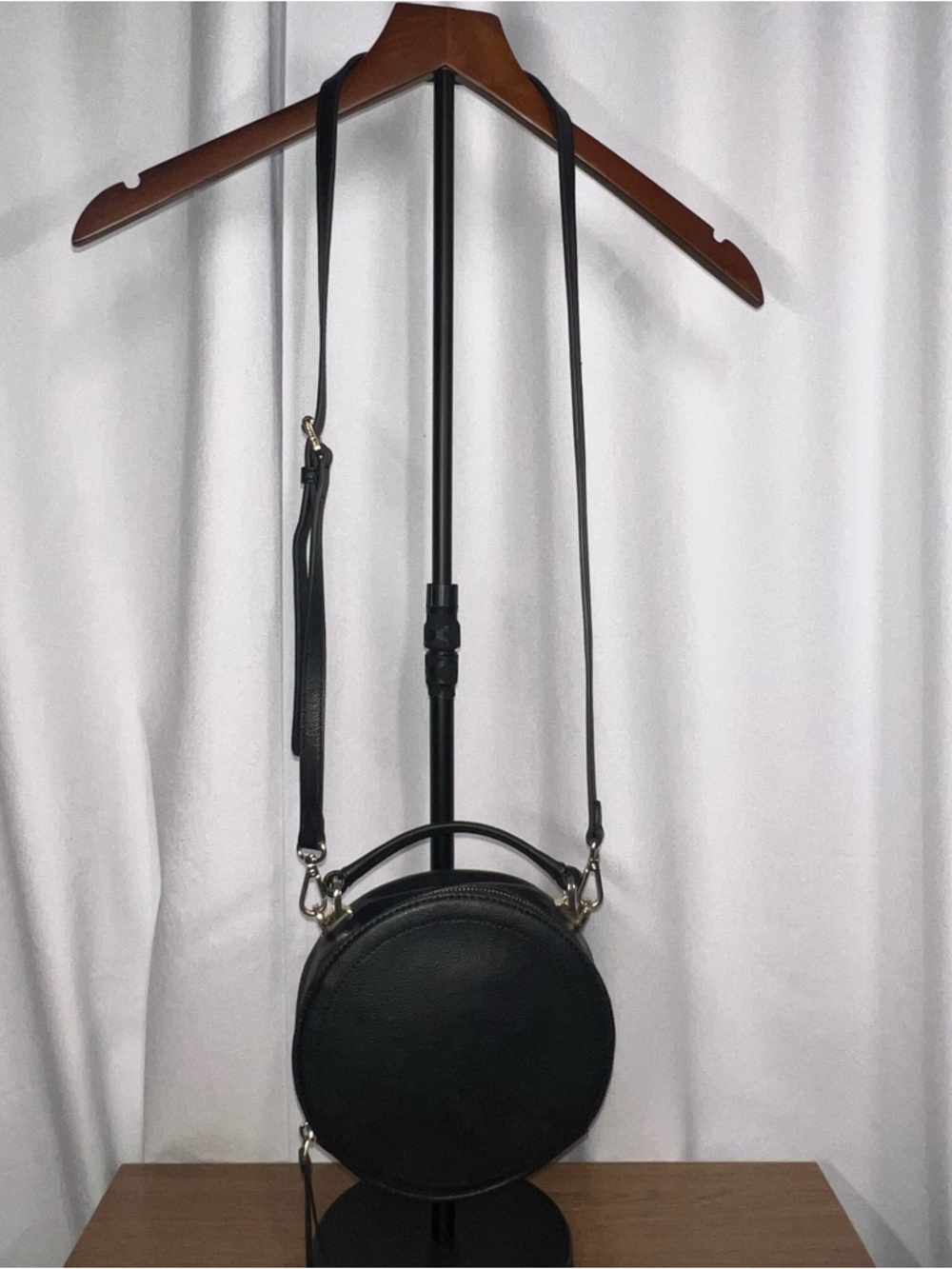Black Convertible Leather Crossbody Bag Removable Strap Classic Minimal Purse - Picture 2 of 6